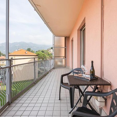 Santa Chiara Apartment By Myhomeincomo Exterior foto