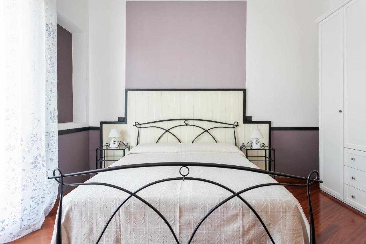 Santa Chiara Apartment By Myhomeincomo Exterior foto