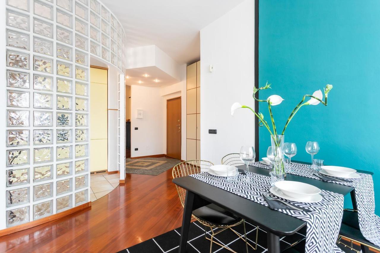 Santa Chiara Apartment By Myhomeincomo Exterior foto
