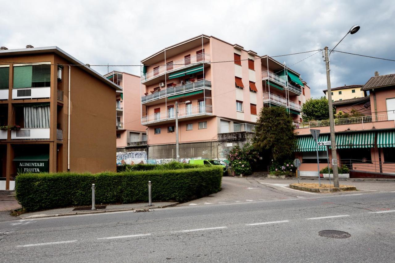 Santa Chiara Apartment By Myhomeincomo Exterior foto